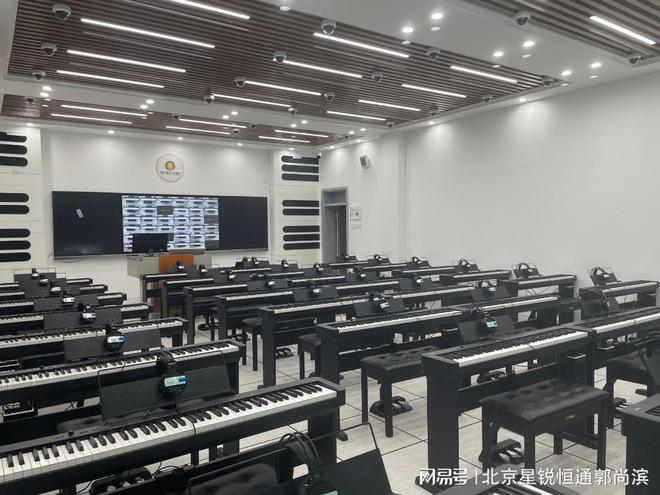 智能电钢琴教室 开启声乐与钢琴融合教学新篇章